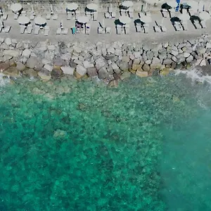 villaggio-smeraldo.hotelitalianriviera.com/